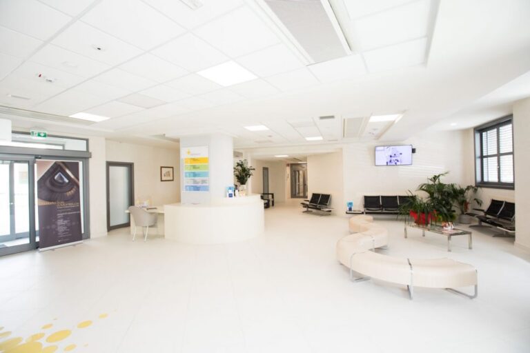 sala attesa 980x653 1 768x512