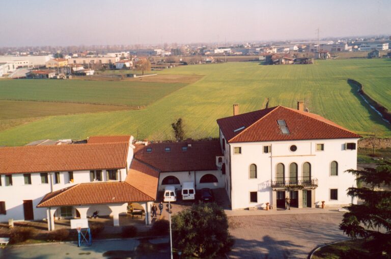 la comunita vista dall alto 2005 002 768x509